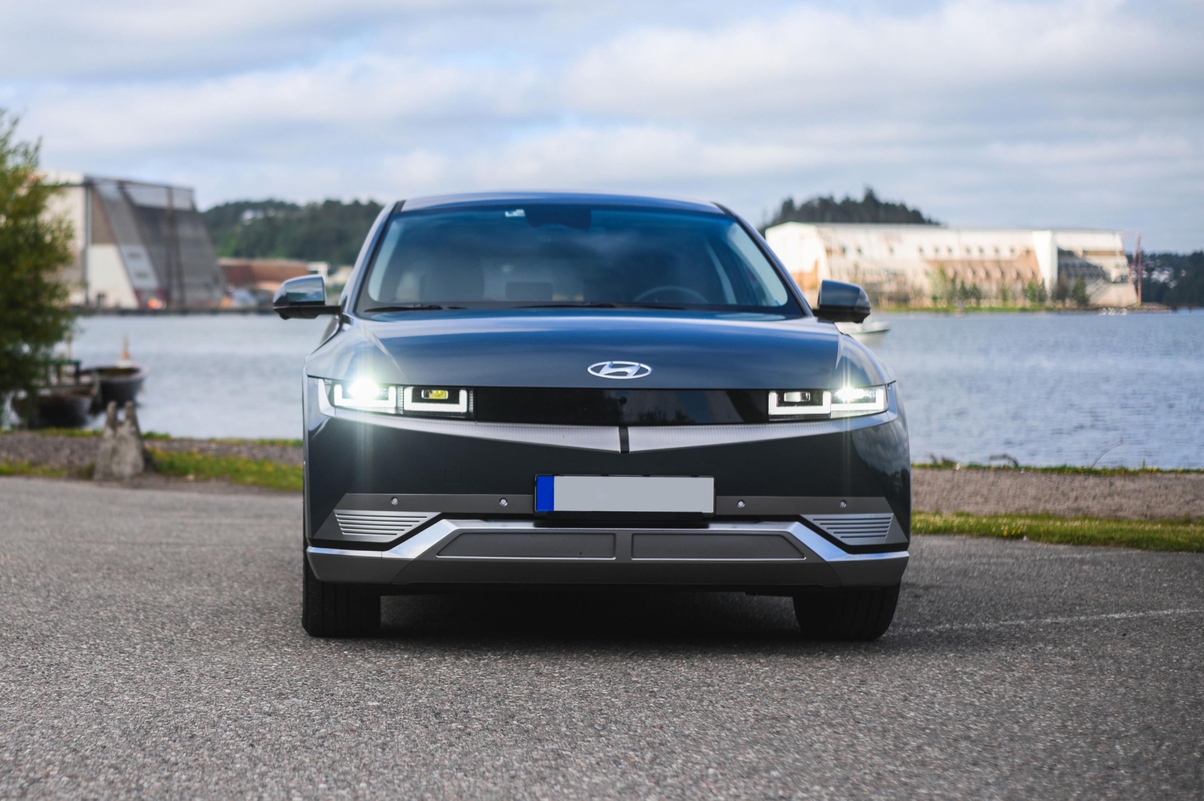 Hyundai IONIQ 5 (c) ginger_polina_bublik / Shutterstock.com